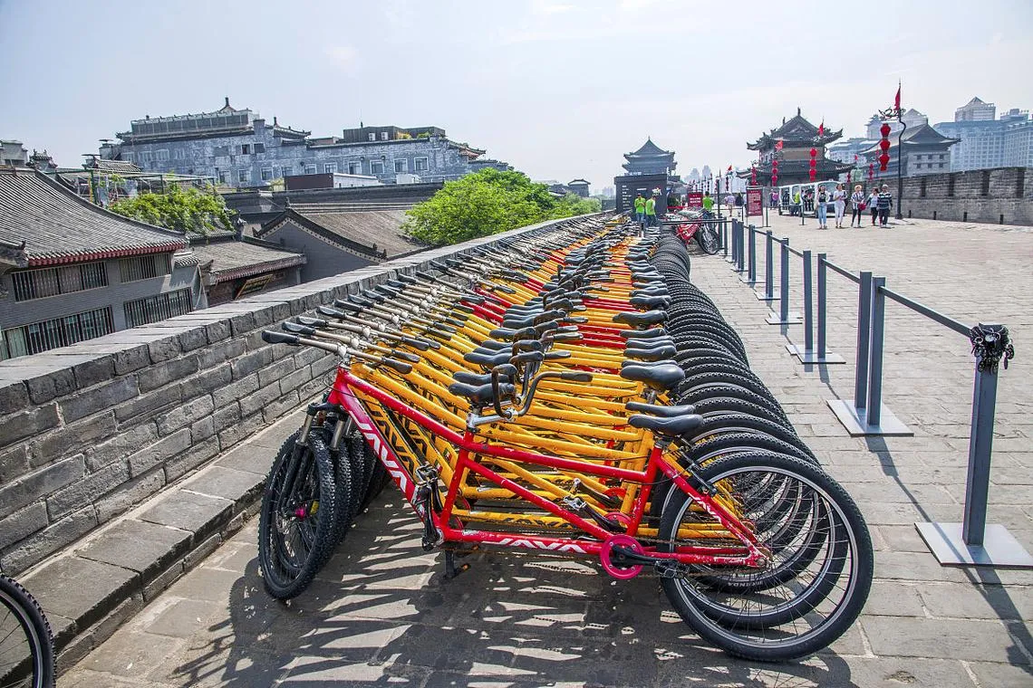 Cycling the Xi'an city wall
