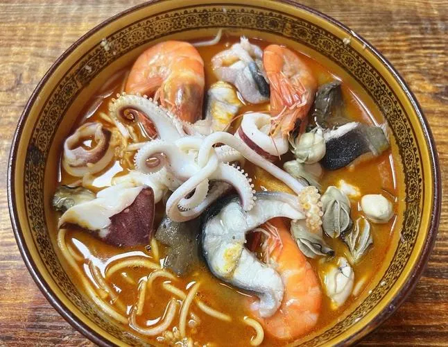 Xiamen sha cha noodles with seafood