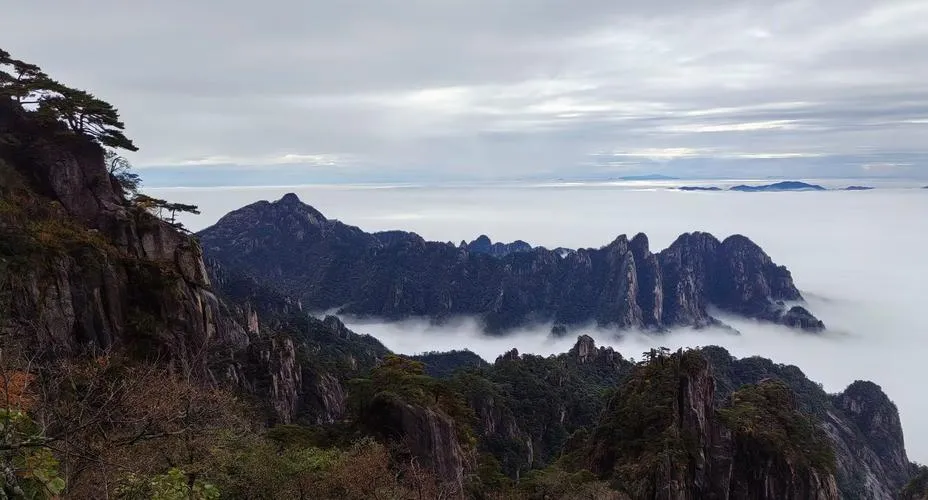 The sea of clouds filling valleys between granite spires