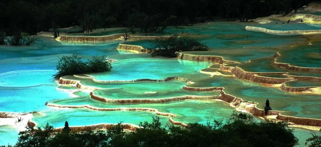 Huanglong calcite terrace pools