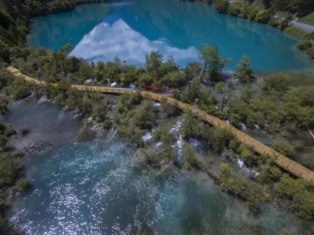 Boardwalk trail through Jiuzhaigou