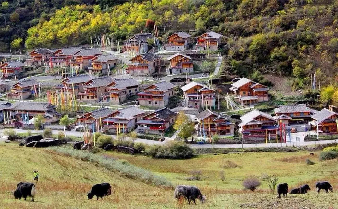 Tibetan villages and yak country in Aba Prefecture