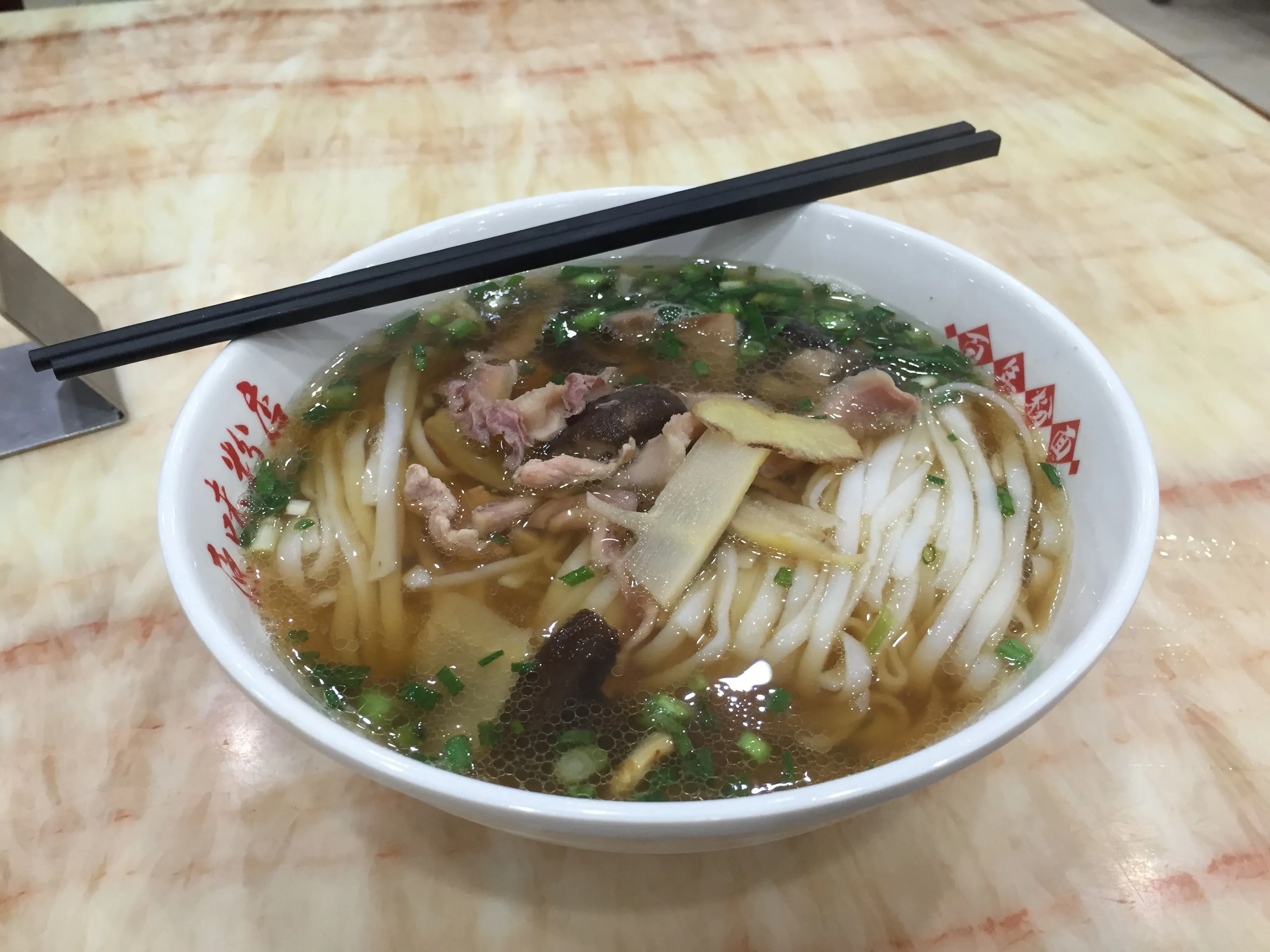 Changsha tangmian — the everyday noodle in fresh broth with tender toppings