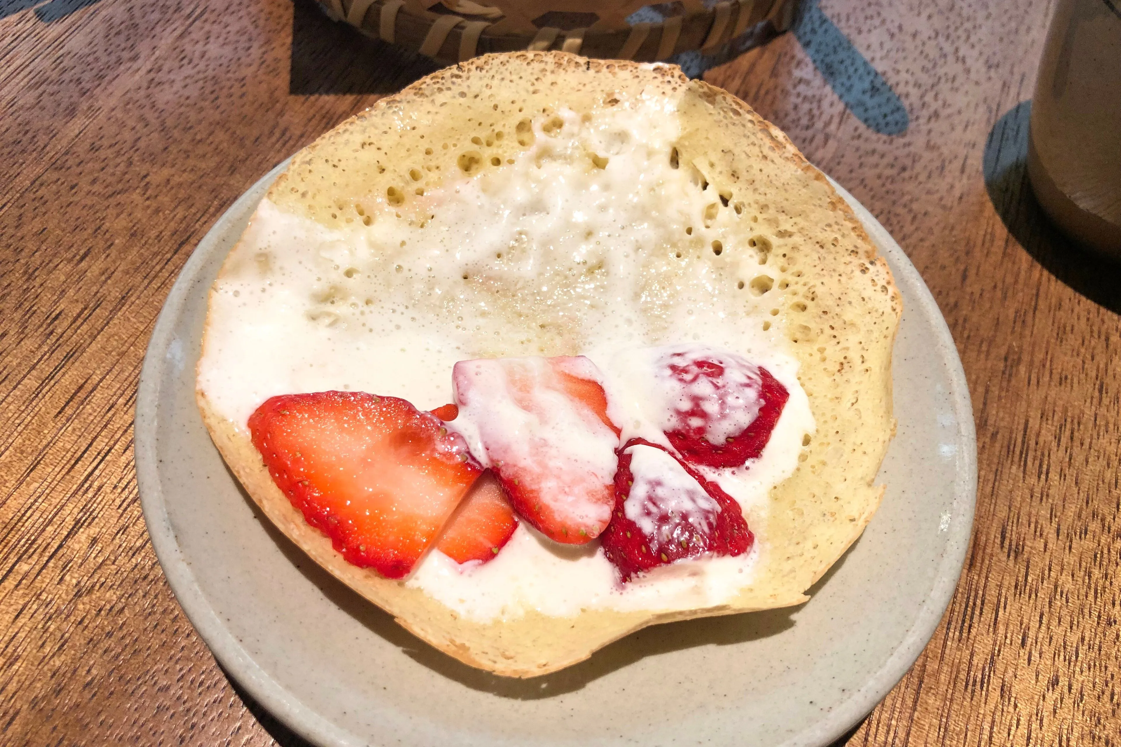 Danhonggao in its modern cream-and-strawberry form