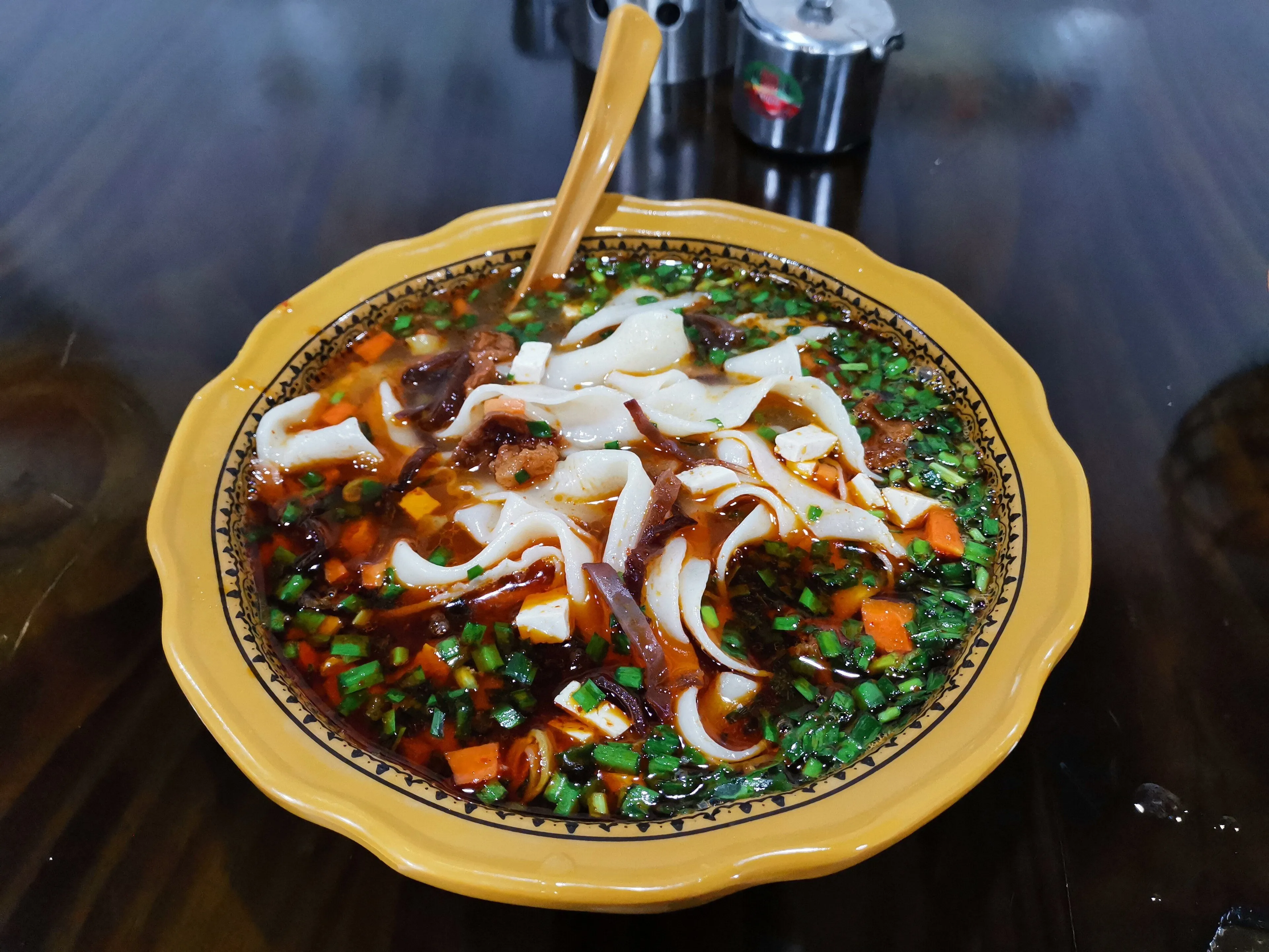 Qishan saozimian — Guanzhong noodle soup with a diced-pork topping, Shaanxi