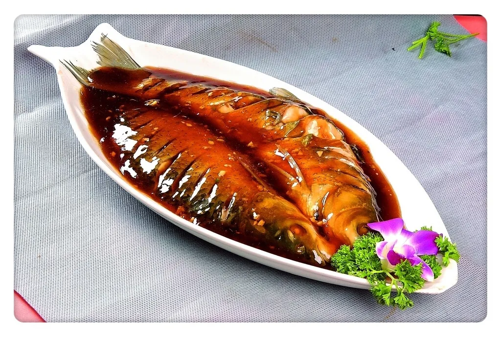 West Lake vinegar fish (Xihu cuyu) — poached fish in a sugar-and-vinegar sauce, Hangzhou
