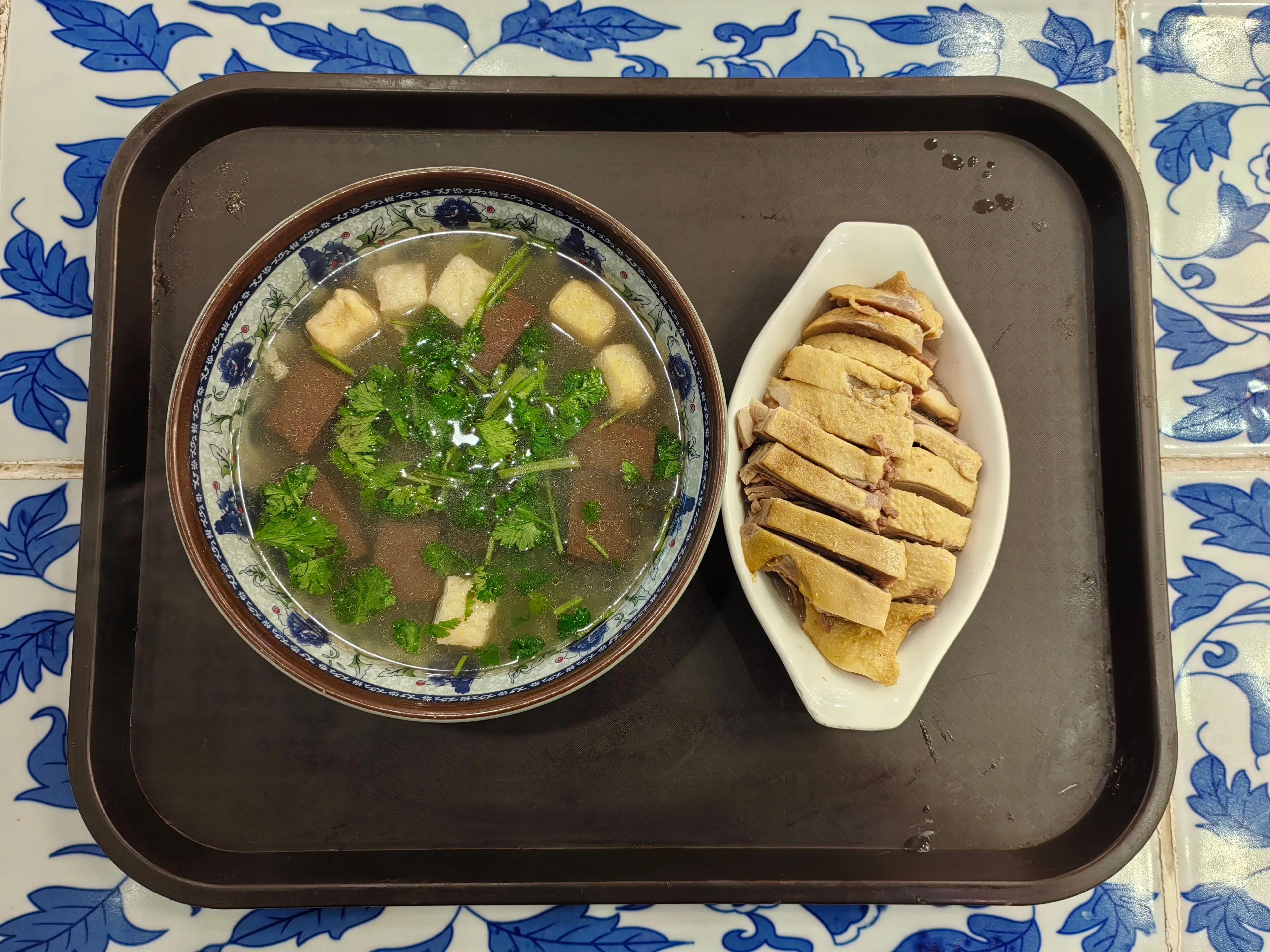 Duck blood vermicelli soup (yaxue fensi tang), a Nanjing street staple