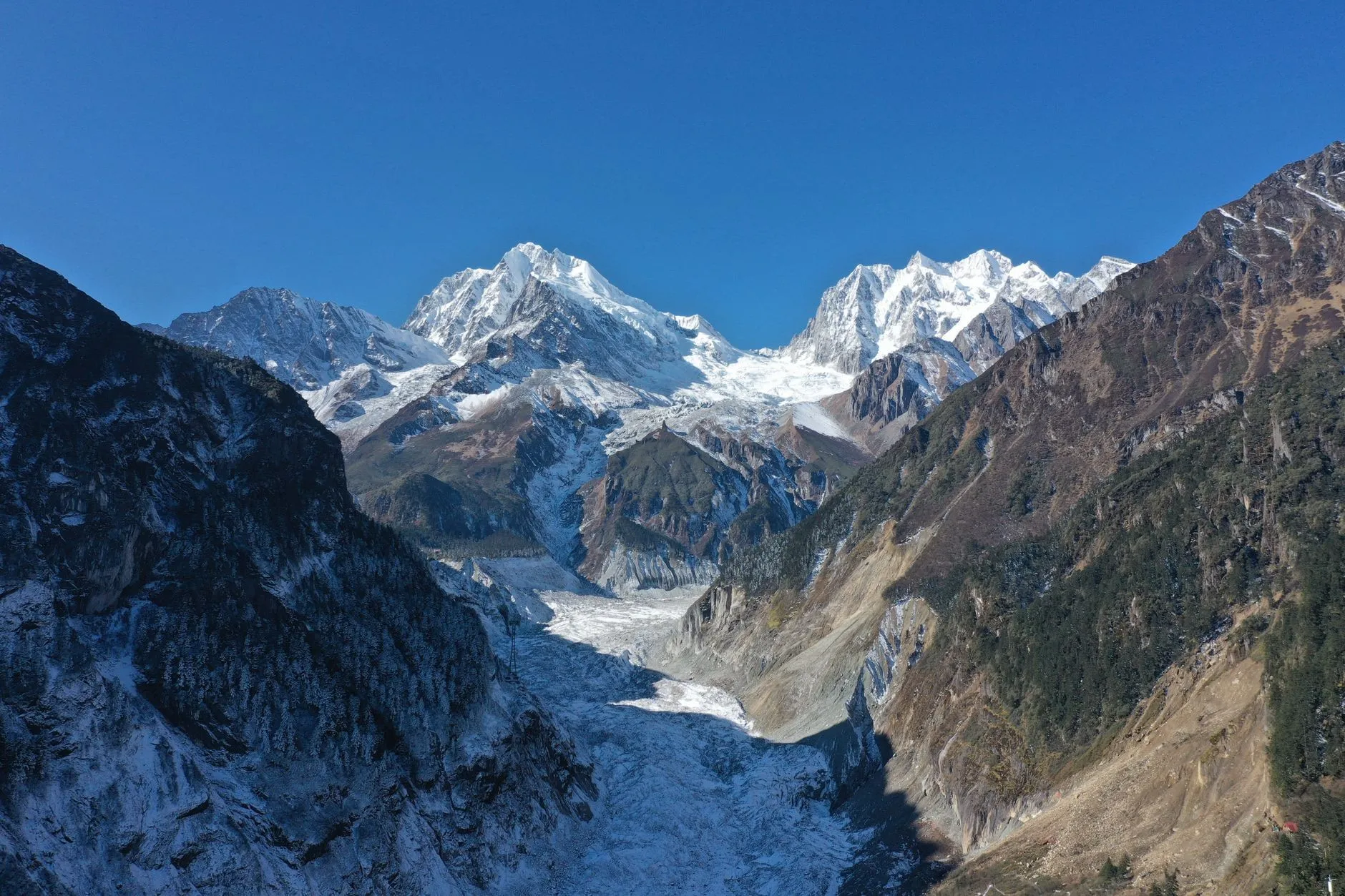 Gongga Shan snow peak and glacier valley under blue sky